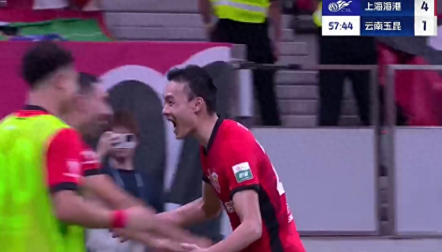 刘若钒踢疯了!一战独造4球,11分钟双响炮,媒体人:或入国足