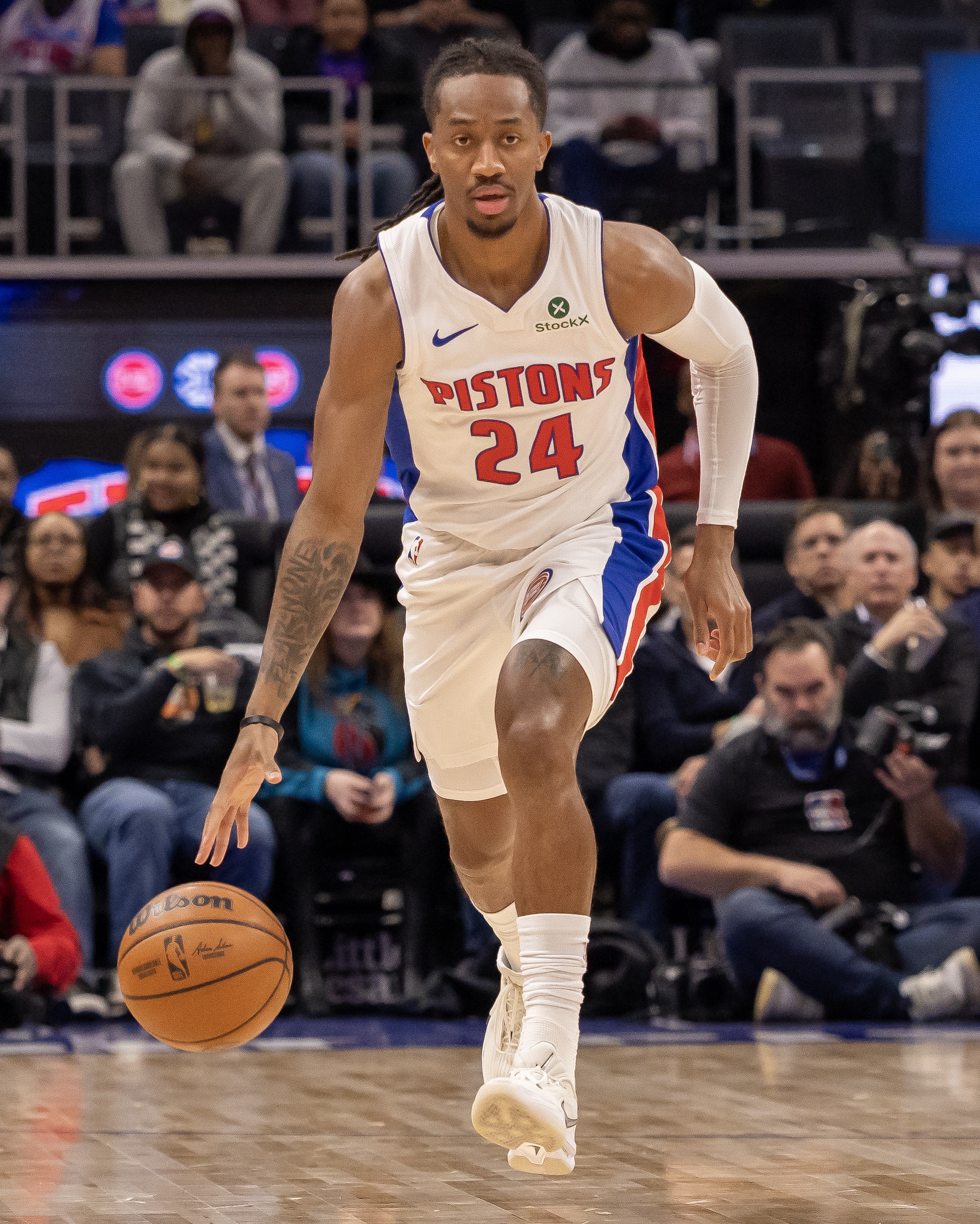 欧博ABG游戏官网-詹金斯最近7场场均19.9分4.7板7.1助 两分命中率49.5% 三分44.1%