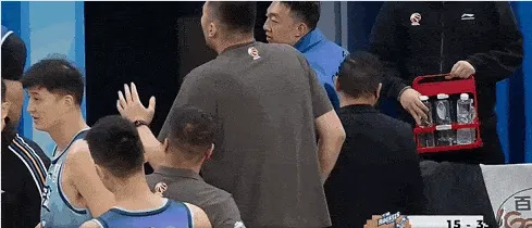 欧博ABG游戏官网-冷静!贝兹利暂停期间疑似与队友发生激烈争吵